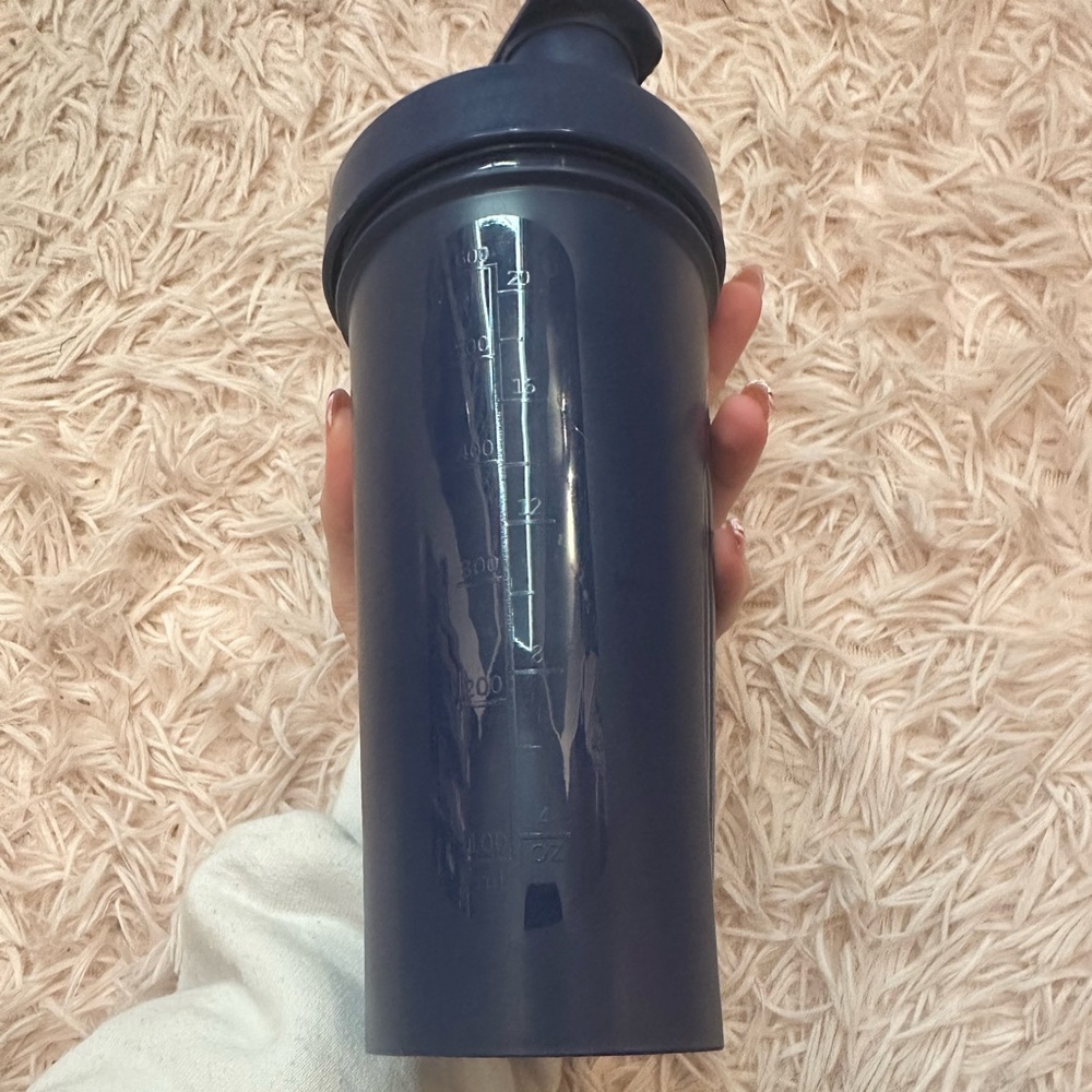 💕 blue Vega protein shaker bottle - Picture 2 of 5